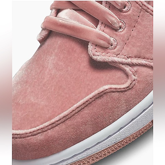 Air Jordan 1 Low “Pink Velvet” - Picture 2 of 9